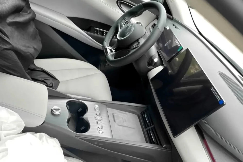 универсал BYD Seal 06 DM-i Travel Edition интерьер в Китае