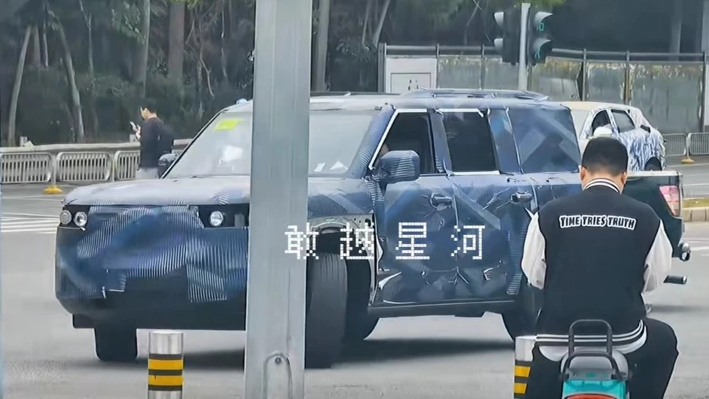 Fang Cheng Bao Tai 7 сбоку спереди шпионское