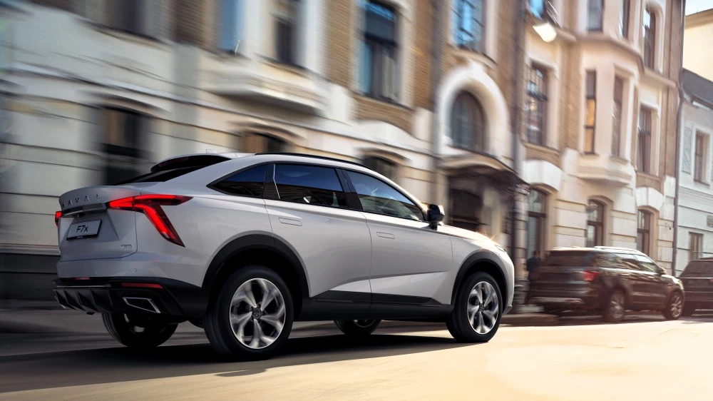 Haval F7x второго поколения сбоку сзади