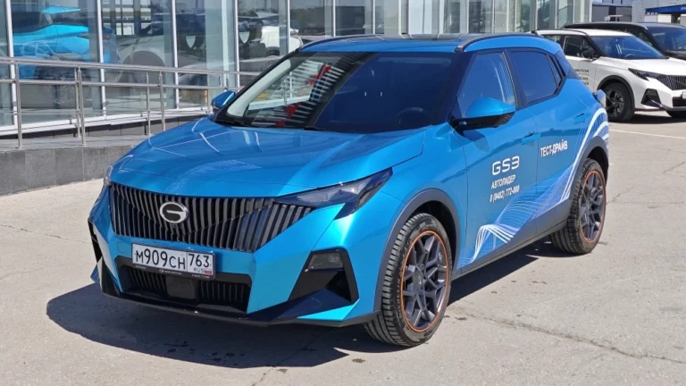 GAC GS3 тест Мишин сбоку спереди у дилера в тольятти