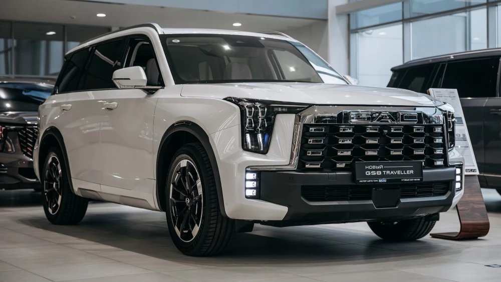 GAC GS8 GX Traveller сбоку спереди у дилера в автосалоне купить новый гак центр санкт-петербург