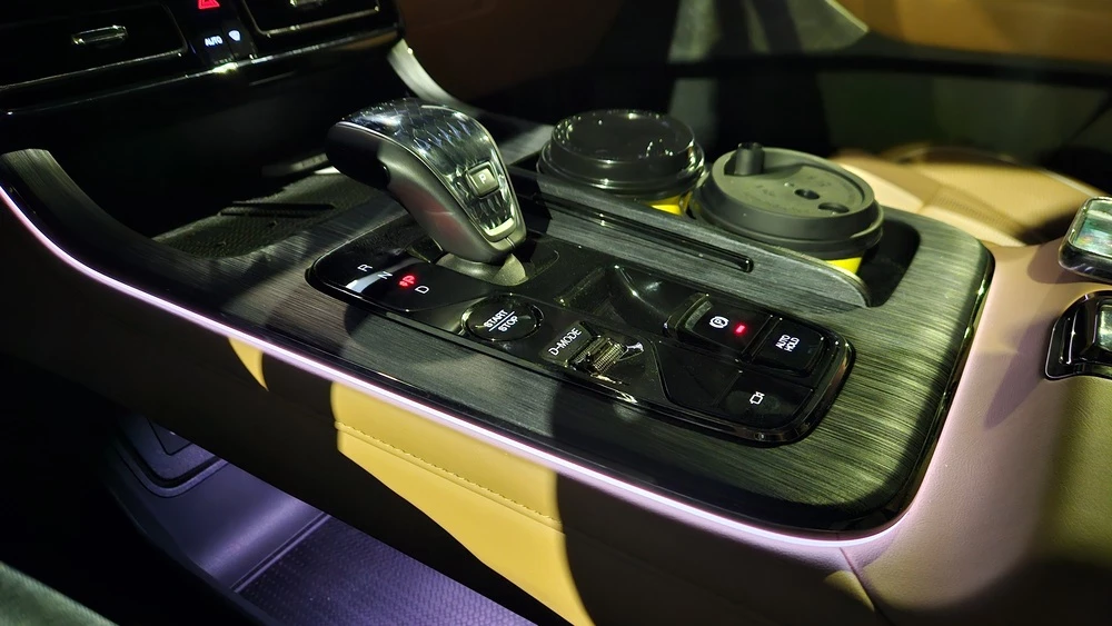 GAC GS8 Traveller тест обзор салон интерьер тоннель селектор