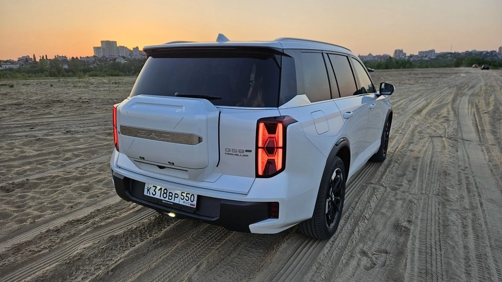 GAC GS8 Traveller тест обзор сбоку сзади