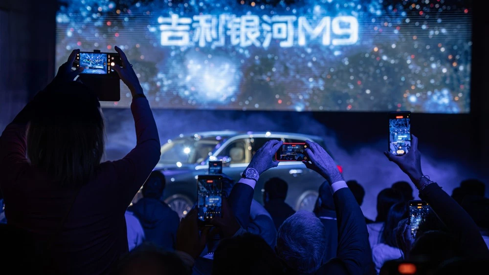 Кроссовер Geely Galaxy M9 презентация в милане