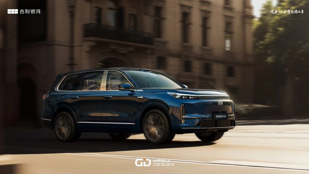 Кроссовер Geely Galaxy M8 сбоку спереди