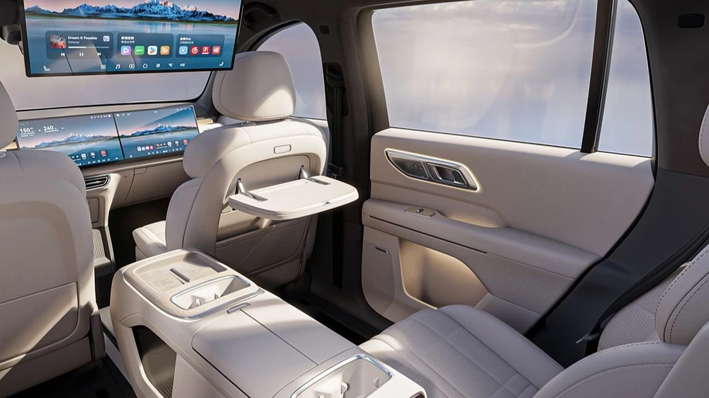 Кроссовер Geely Galaxy M8 салон интерьер второй ряд