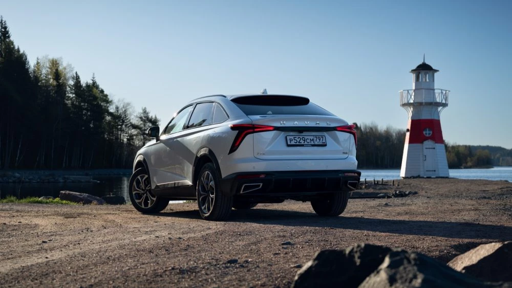 Кроссовер Haval F7x тест сбоку сзади