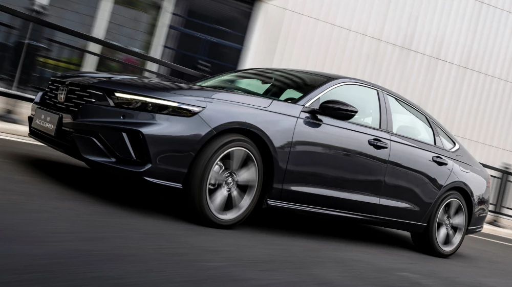 honda accord рейтинг самых качественных седанов серый сбоку спереди