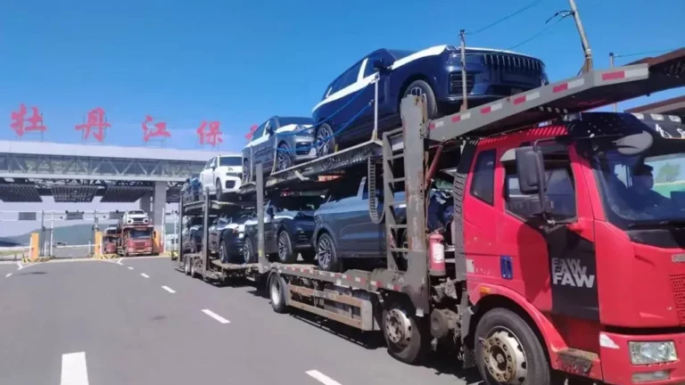 nordcross 001 на автовозе сбоку спереди на базе lynk & co 09