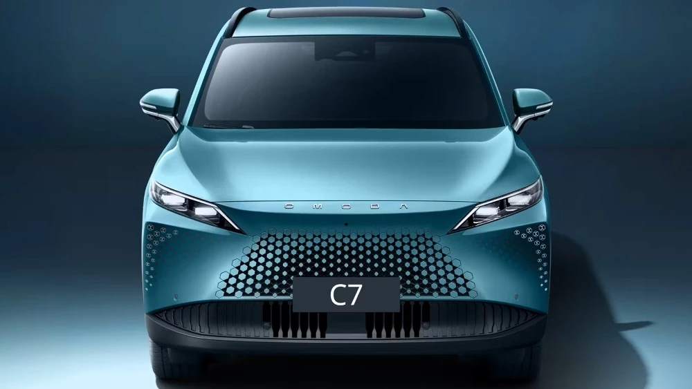 Omoda C7 спереди кроссовер