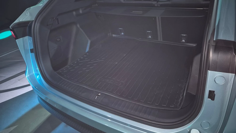 Omoda C7 салон интерьер багажник