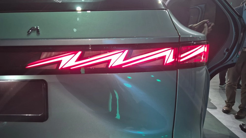 Omoda C7 презентация задние фонари рисунок