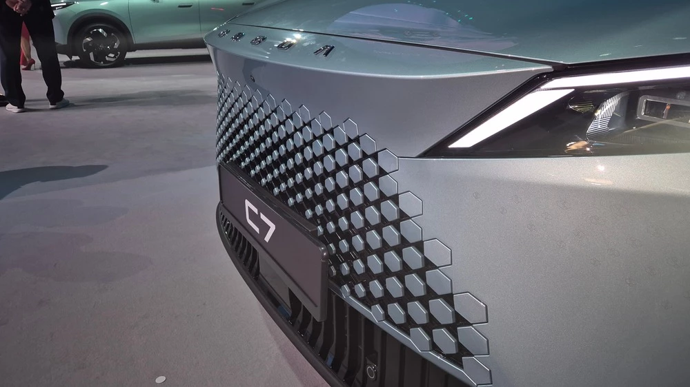 Omoda C7 презентация передняя часть решетка радиатора