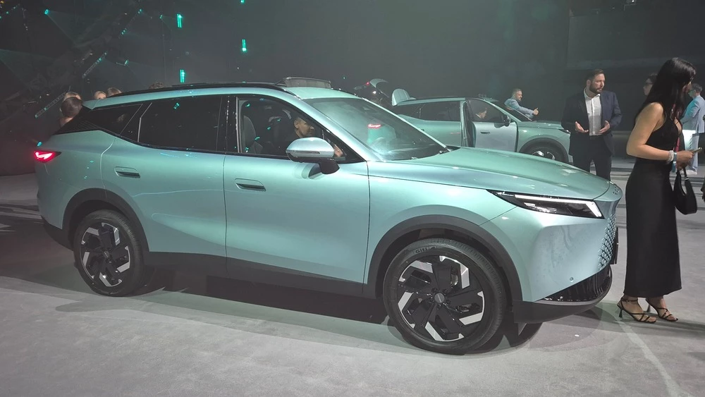 Omoda C7 презентация сбоку