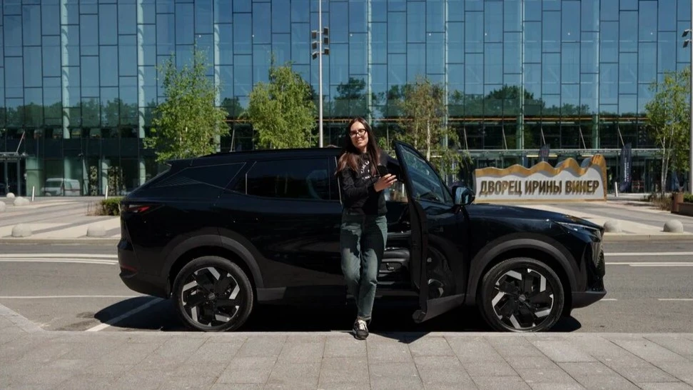 Omoda C7 сбоку в городе анна есина