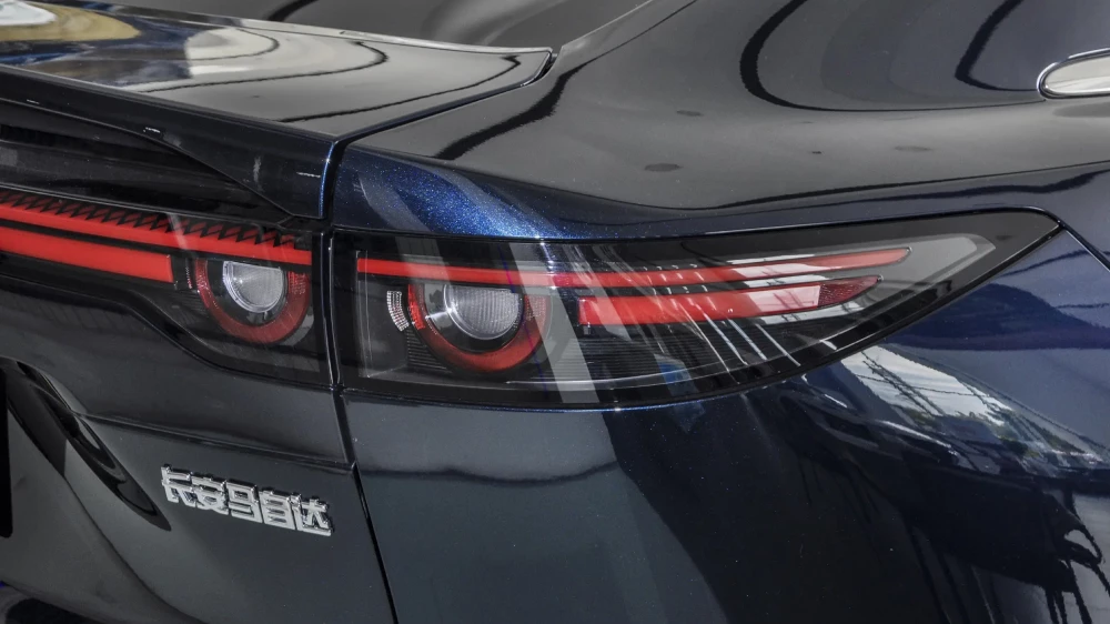 В Китае назвали самые качественные гибриды. Многие из них представлены в России mazda ez-6 сбоку сзади гибридный седан синий рейтинг качества гибридных автомобилей в Китае