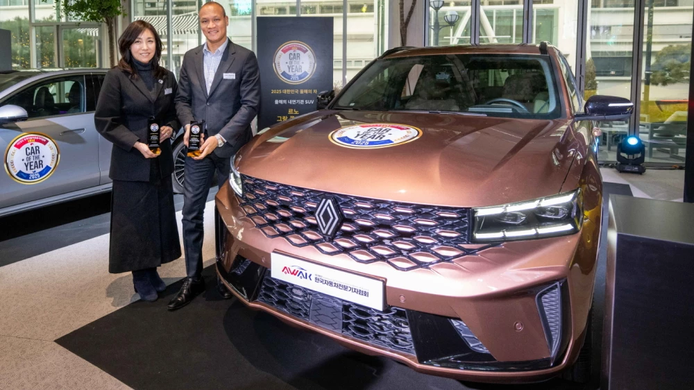 renault grand koleos кроссовер на базе geely monjaro сбоку спереди бронзовый лучший гибридный кроссовер в корее 2025