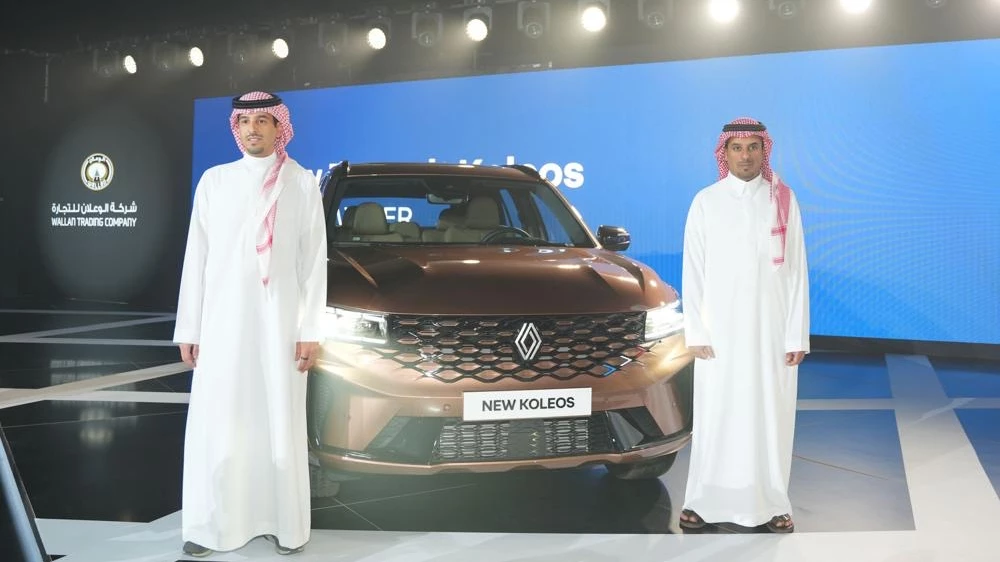 renault grand koleos сбоку спереди бронзовый оранжевый кроссовер вышел на рынок саудовской аравии экспорт импорт