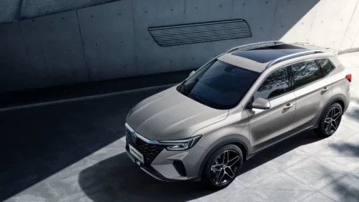 Кроссовер MG RX5 для России спереди сбоку сверху