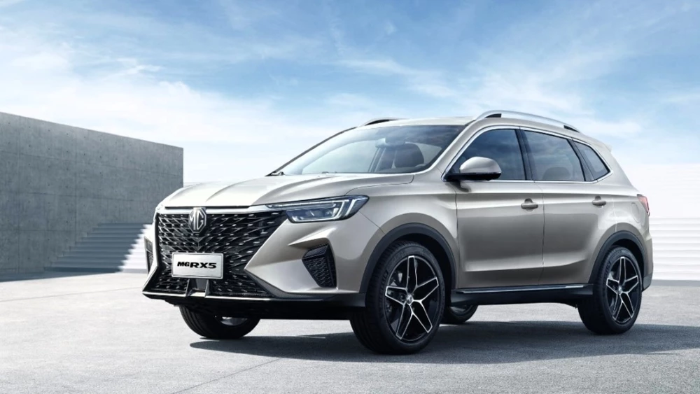 Кроссовер MG RX5 для России спереди сбоку