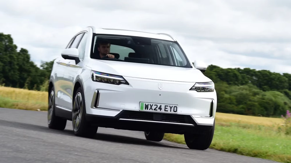 В Британии назвали худший автомобиль. Этот китайский кроссовер продается в России skywell et5 be11 белый сбоку спереди электромобиль тест-драйв carwow худший автомобиль в мире