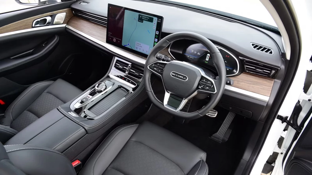 skywell et5 be11 черный салон электромобиль тест-драйв carwow худший автомобиль в мире