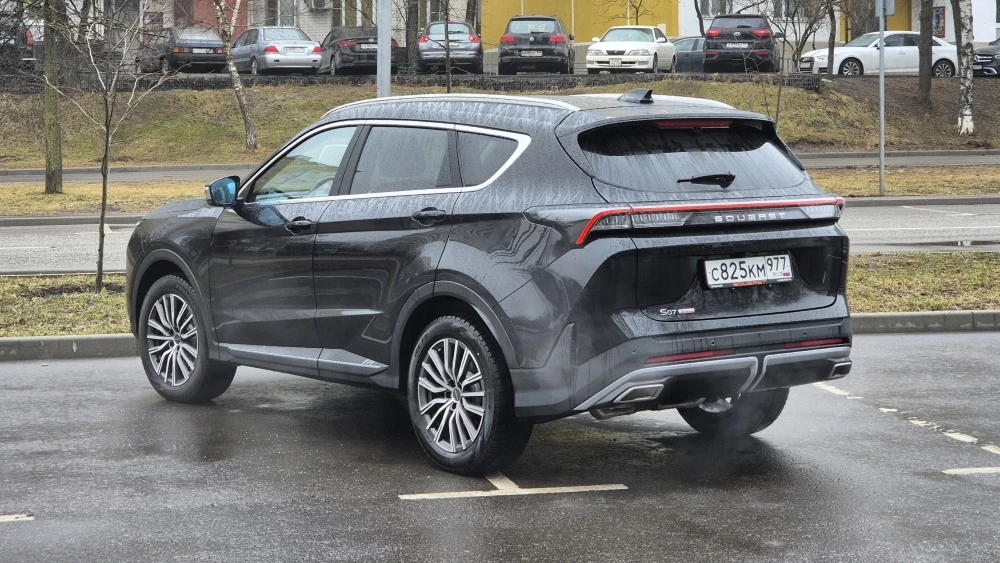 Кроссовер Soueast S07 сбоку сзади