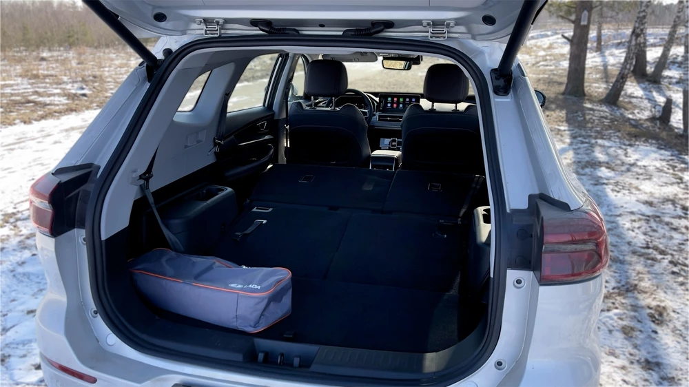 Xcite X-Cross 8 тест салон интерьер багажник