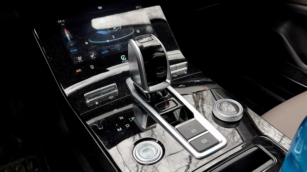 Xcite X-Cross 8 тест салон интерьер тоннель селектор