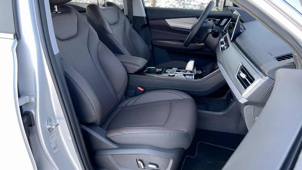 Xcite X-Cross 8 тест салон интерьер сиденья первый ряд