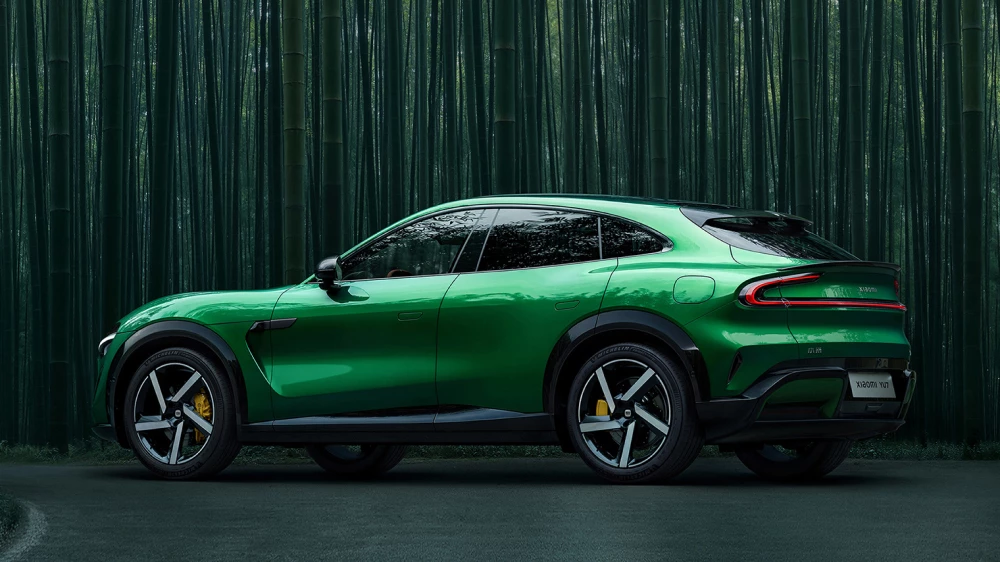 xiaomi yu7 сбоку сзади зеленый 