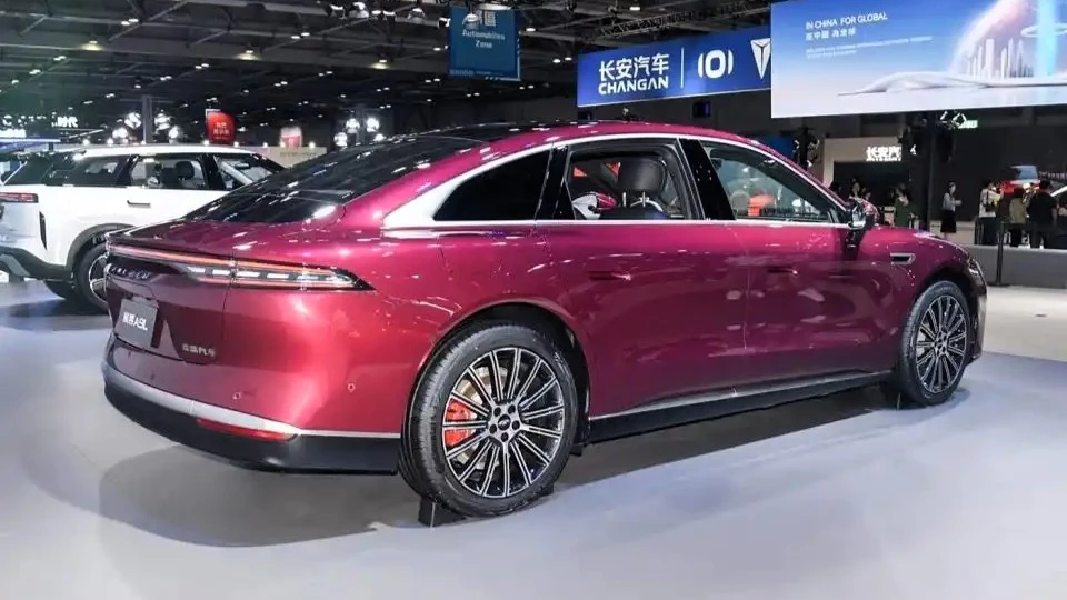 седан Chery Fulwin A9L сзади сбоку