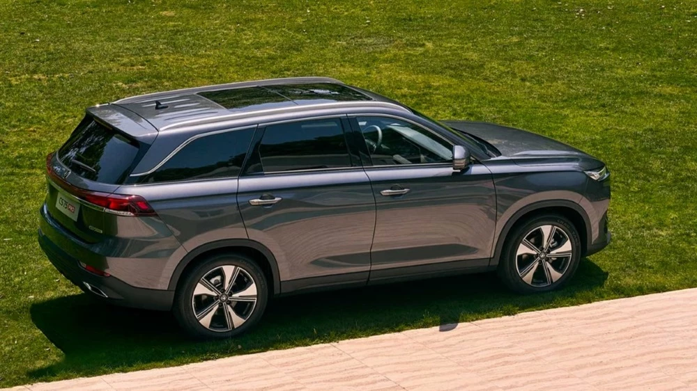 Changan CS75 Pro сбоку сзади кроссовер