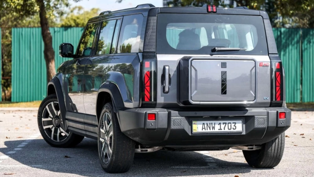 кроссовер iCaur 03 сзади сбоку