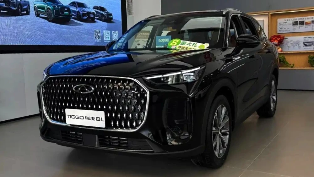 Chery Tiggo 8L 2025 спереди сбоку кроссовер Changhong Edition