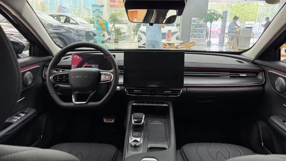 Седан Chery Arrizo 8 Pro двигатель 2.0 интерьер