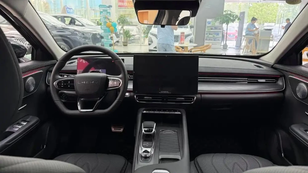 Седан Chery Arrizo 8 Pro двигатель 2.0 интерьер