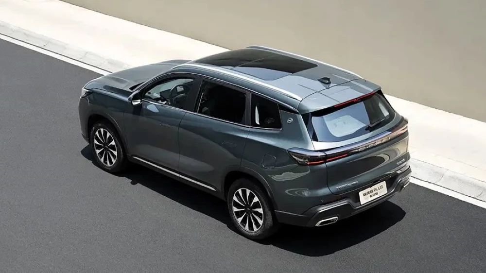 Chery Tiggo 8 Plus 2025 сзади сбоку кроссовер Ride The Wind Edition