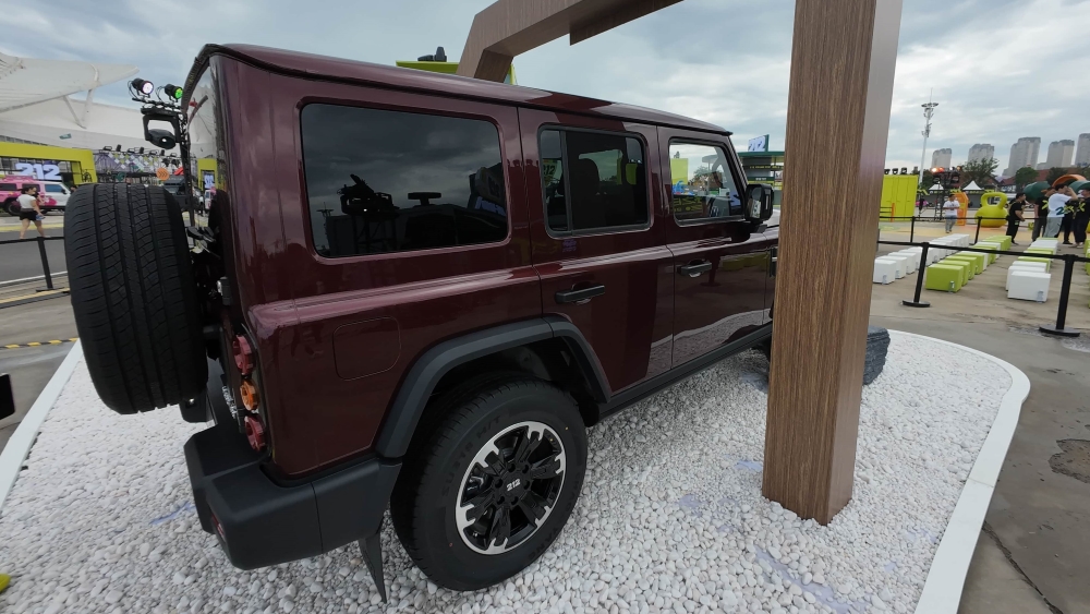 BAW 212 T01 Inspector сбоку презентация
