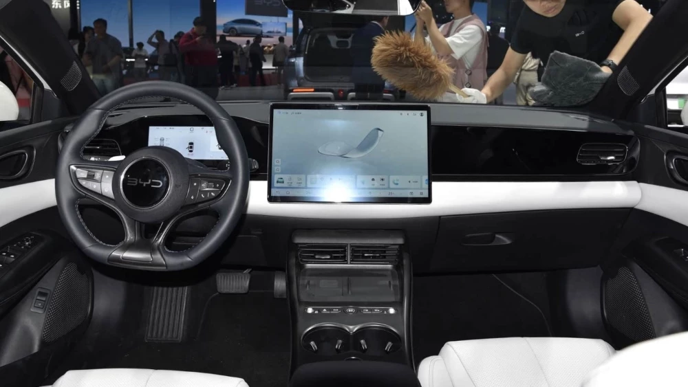 Седан Seal 06 EV автосалон в Чунцине салон интерьер