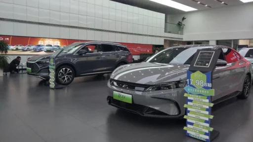 дилерский центр byd в китае BYD замедлил темпы производства в Китае