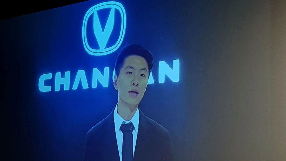 Региональный менеджер по продажам Changan Automobile Хэ Динфу