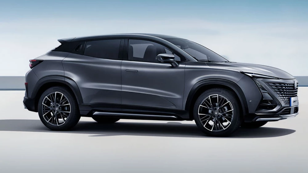 Кроссовер Changan Uni-T в беларуси сбоку