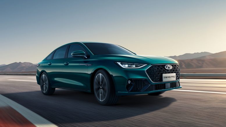 Chery Arrizo 8 Pro с более мощным 2-литровым мотором сбоку спереди