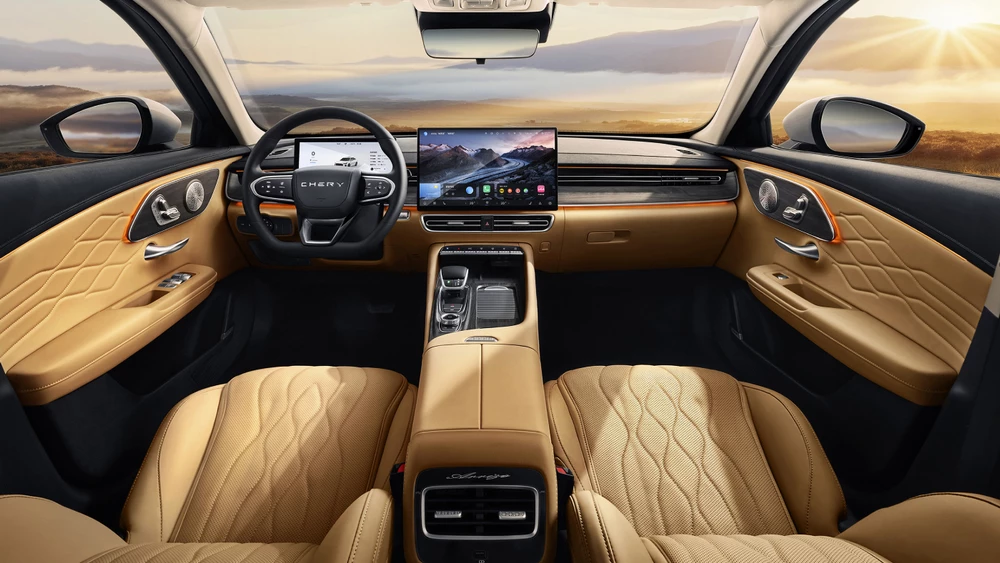 Седан Chery Arrizo 8 двигатель 1.6 салон интерьер