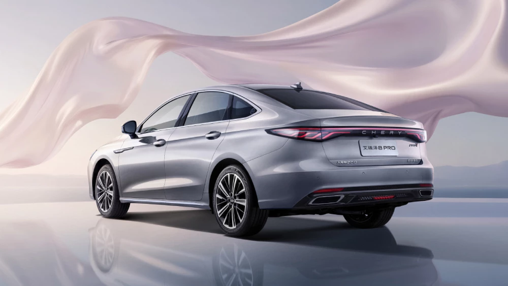 Седан Chery Arrizo 8 двигатель 1.6 сзади сбоку