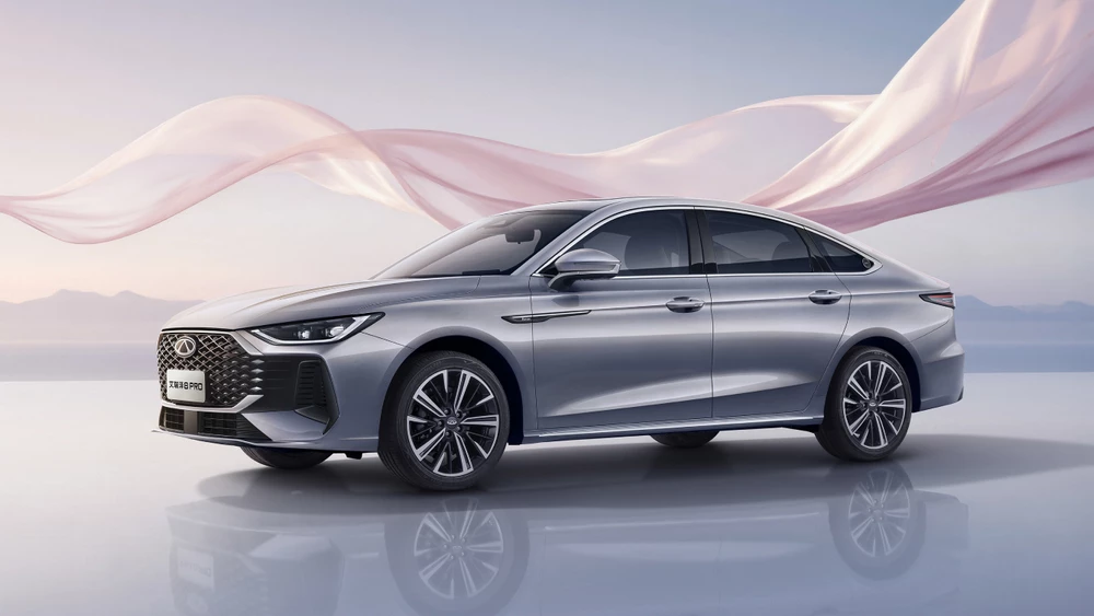 Седан Chery Arrizo 8 двигатель 1.6 сбоку