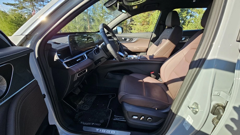 Chery Tiggo 7L салон интерьер сиденья первый ряд