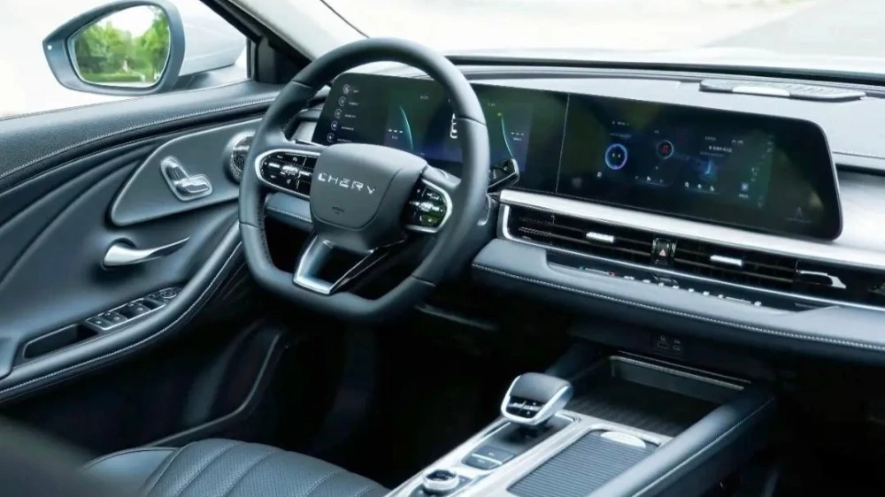 Гибридный седан Chery Fulwin A8 салон интерьер