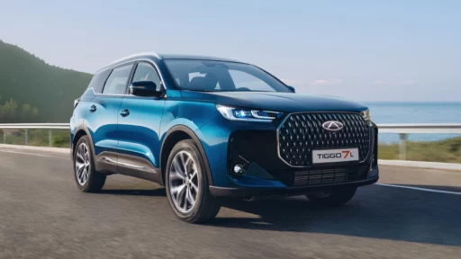 chery tiggo 7l awd полный привод кроссовер сбоку спереди синий старт продаж комплектации цены